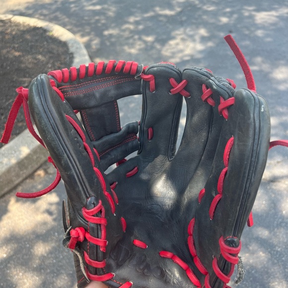 Wilson 1787 - 11 3/4 Inch Infield Glove - Picture 2 of 4